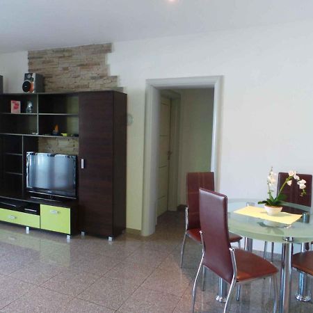 Holiday Home In Malinska/Insel Krk 13031 Екстер'єр фото