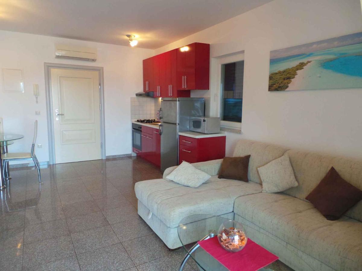Holiday Home In Malinska/Insel Krk 13031 Екстер'єр фото