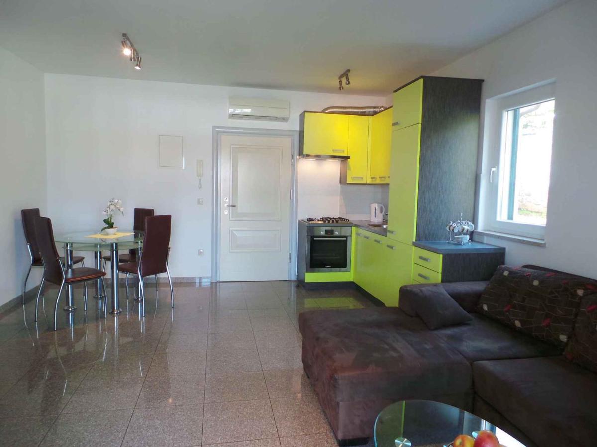 Holiday Home In Malinska/Insel Krk 13031 Екстер'єр фото