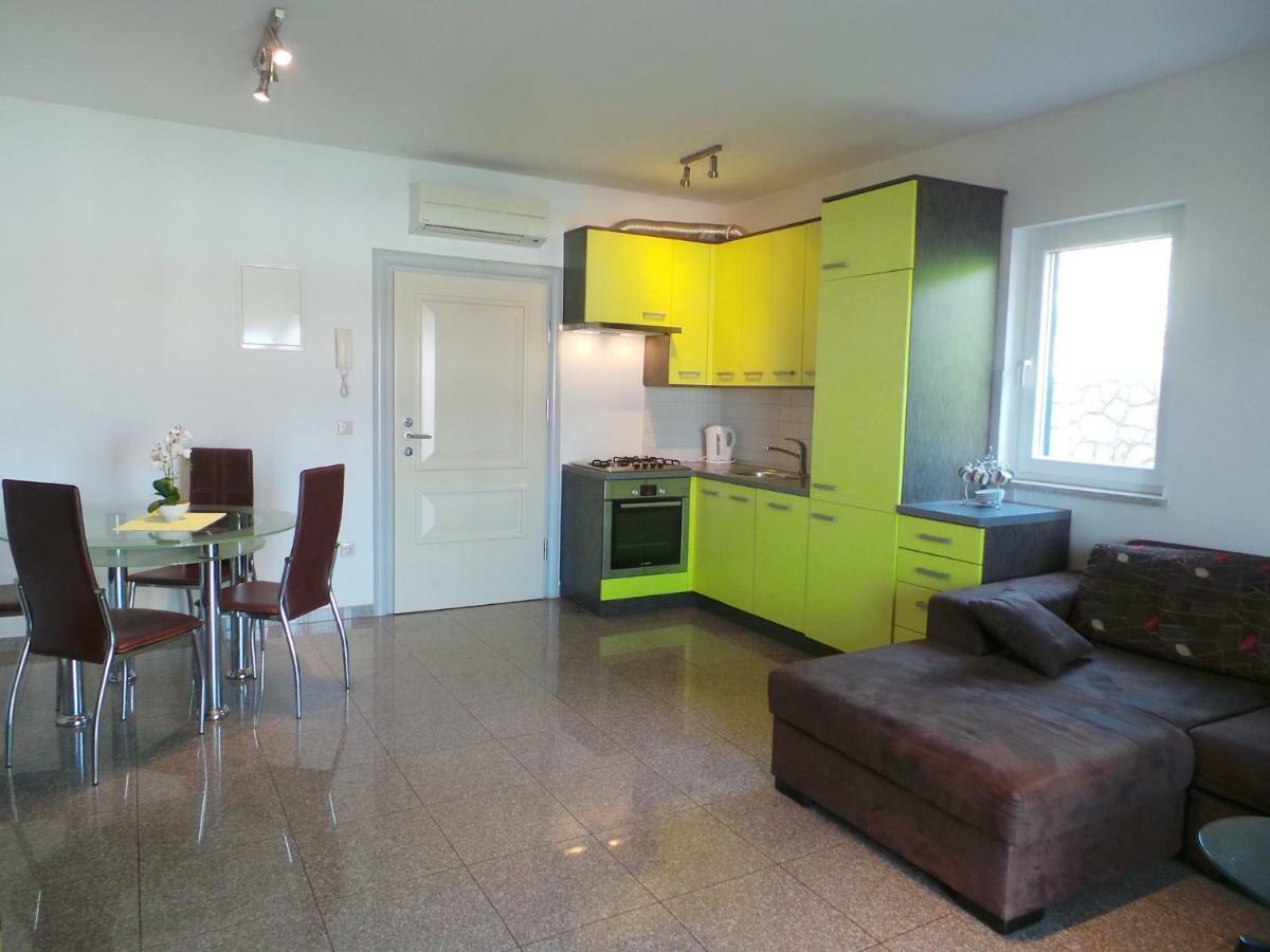 Holiday Home In Malinska/Insel Krk 13031 Екстер'єр фото